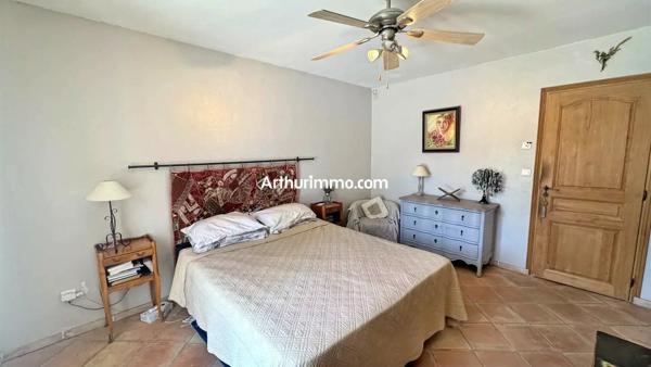 Vente                                                      Villa
                        
                     5 pièces                      225 m2                     à Flayosc