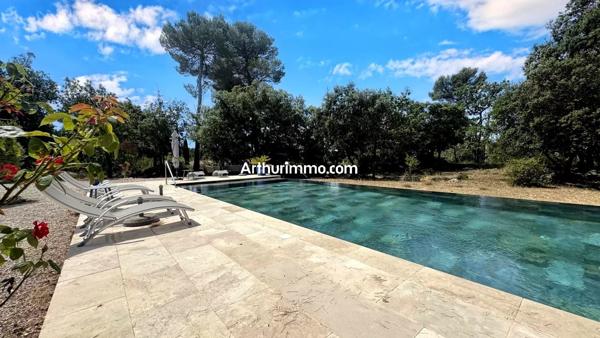Vente                                                      Villa
                        
                     5 pièces                      225 m2                     à Flayosc