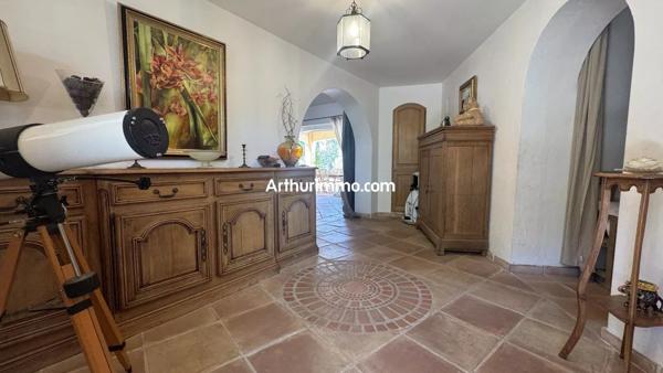 Vente                                                      Villa
                        
                     5 pièces                      225 m2                     à Flayosc
