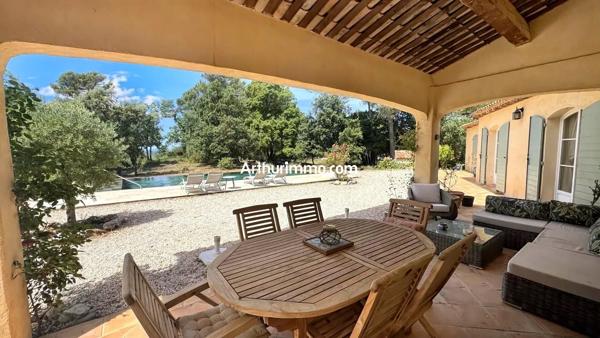 Vente                                                      Villa
                        
                     5 pièces                      225 m2                     à Flayosc