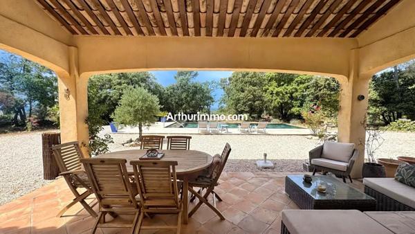 Vente                                                      Villa
                        
                     5 pièces                      225 m2                     à Flayosc