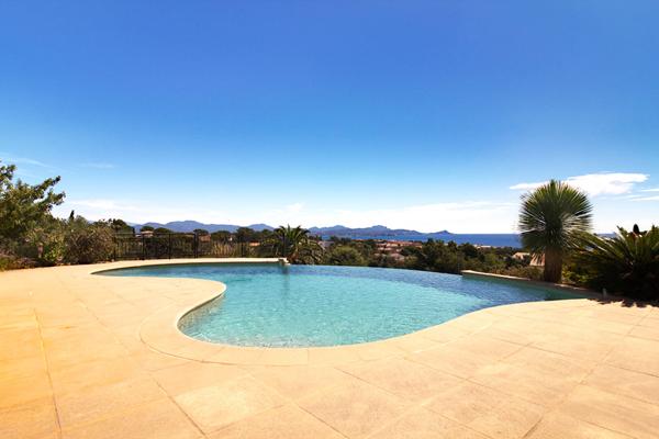 Saint-Aygulf maison vue mer 6 chambres piscine garage