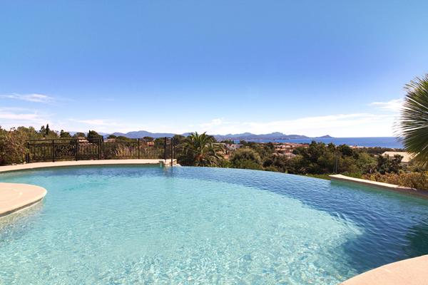 Saint-Aygulf maison vue mer 6 chambres piscine garage