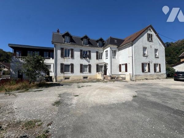 IMMEUBLE ENTIER HERIMONCOURT 360 m2 AVEC PARKINGS PRIVES ET CAVES