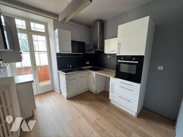 IMMEUBLE ENTIER HERIMONCOURT 360 m2 AVEC PARKINGS PRIVES ET CAVES