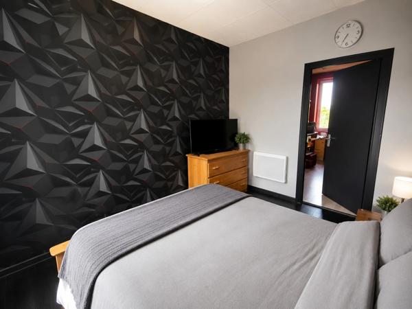 Maison 8 pces, 150 m², granges et jardin