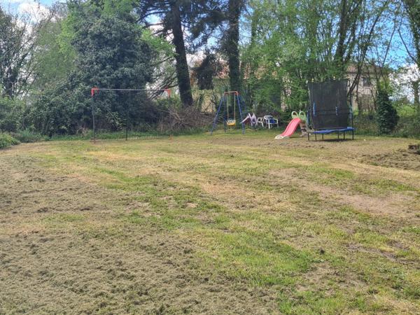 Maison 8 pces, 150 m², granges et jardin