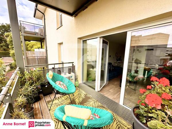 Appartement 2 pièces avec terrasse et double parking privatif