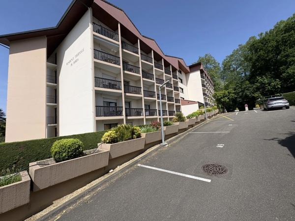 Dax (40) - À vendre studio meublé avec balcon et parking au cœur des thermes de Dax.