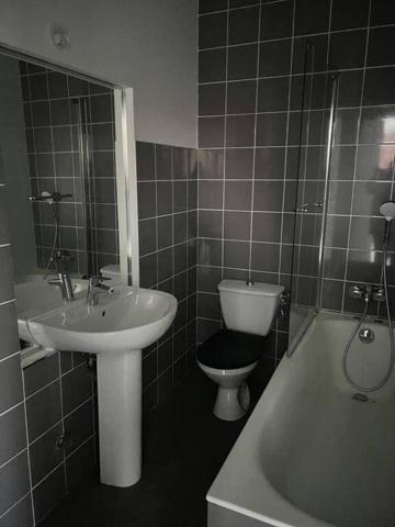 REF 12374 - 11 RUE DE VALENCIENNES - F1 AU 1ER ETAGE