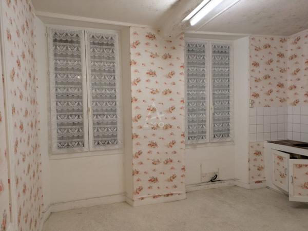 Centre ville de Matha, commerce et logement