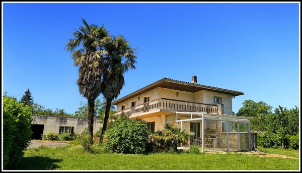 Maison à vendre 6 pièces AUCH (32) à 5 minutes du centre ville - Grand bâtiment d'exploitation.