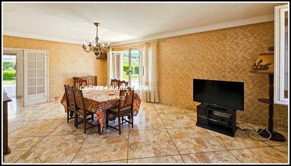 Maison à vendre 6 pièces AUCH (32) à 5 minutes du centre ville - Grand bâtiment d'exploitation.