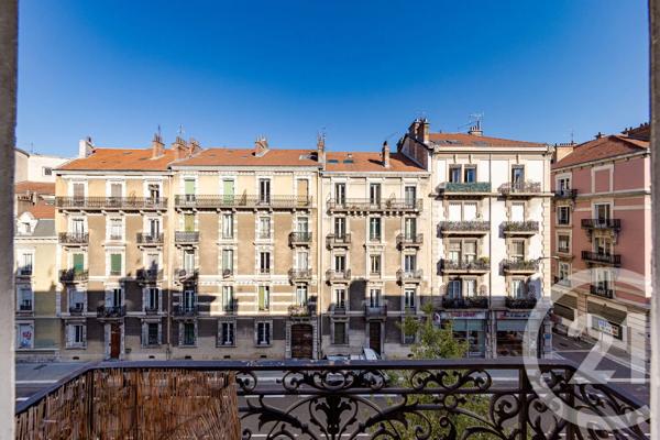 Appartement F2 à vendre  2 pièces - 61 m 2   GRENOBLE  - 38