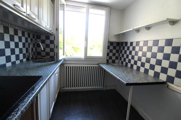 CORMEILLES-EN-PARISIS - QUARTIER CENTRE HAUT - MAISON 90 M² - 3 CHAMBRES - TERRAIN 392 M² - TERRASSE - GARAGE - PARKING - SOUS SOL -