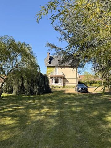 Vente                                                      Propriété
                        
                     7 pièces                      180 m2                     à Anet