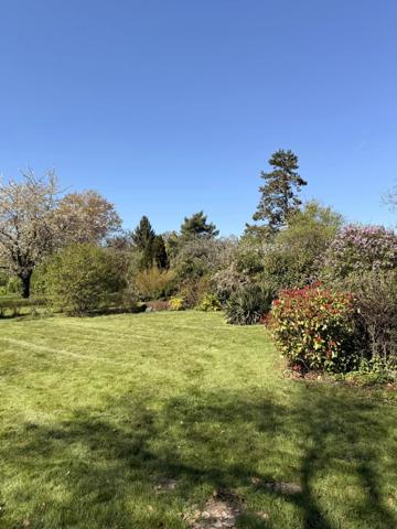 Vente                                                      Propriété
                        
                     7 pièces                      180 m2                     à Anet