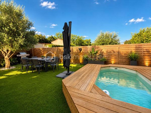 🏡 À 2 min de Gignac – Villa moderne 70 m² avec jardin, garage et piscine  265 000 €

Vous cherchez une maison sans travaux, au calme et proche de toutes les commodités ? Cette jolie villa T4 située à Saint-André-de-Sangonis est faite pour vous !

✨ Vous allez aimer :
	•	70 m² habitables
	•	3 chambres lumineuses
	•	Belle pièce de vie avec cuisine ouverte équipée
	•	Jardin intime sans vis-à-vis
	•	Piscine hors-sol avec plage en bois
	•	Garage + 2 places de stationnement privatives
	•	DPE AA : excellente performance énergétique
	•	Aucun travaux à prévoir

📍 À seulement 2 minutes de Gignac et de l’A75, à proximité immédiate des commerces, écoles et services, cette maison offre un cadre de vie idéal pour une famille, un jeune couple ou un premier achat.

💙 Un bien clé en main où il ne vous reste plus qu’à poser vos valises !

📞 Une visite suffira à vous convaincre. Contactez-moi dès maintenant pour plus d’informations ou pour organiser une visite.

Prix : 265 000 €