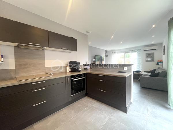 🏡 À 2 min de Gignac – Villa moderne 70 m² avec jardin, garage et piscine  265 000 €

Vous cherchez une maison sans travaux, au calme et proche de toutes les commodités ? Cette jolie villa T4 située à Saint-André-de-Sangonis est faite pour vous !

✨ Vous allez aimer :
	•	70 m² habitables
	•	3 chambres lumineuses
	•	Belle pièce de vie avec cuisine ouverte équipée
	•	Jardin intime sans vis-à-vis
	•	Piscine hors-sol avec plage en bois
	•	Garage + 2 places de stationnement privatives
	•	DPE AA : excellente performance énergétique
	•	Aucun travaux à prévoir

📍 À seulement 2 minutes de Gignac et de l’A75, à proximité immédiate des commerces, écoles et services, cette maison offre un cadre de vie idéal pour une famille, un jeune couple ou un premier achat.

💙 Un bien clé en main où il ne vous reste plus qu’à poser vos valises !

📞 Une visite suffira à vous convaincre. Contactez-moi dès maintenant pour plus d’informations ou pour organiser une visite.

Prix : 265 000 €