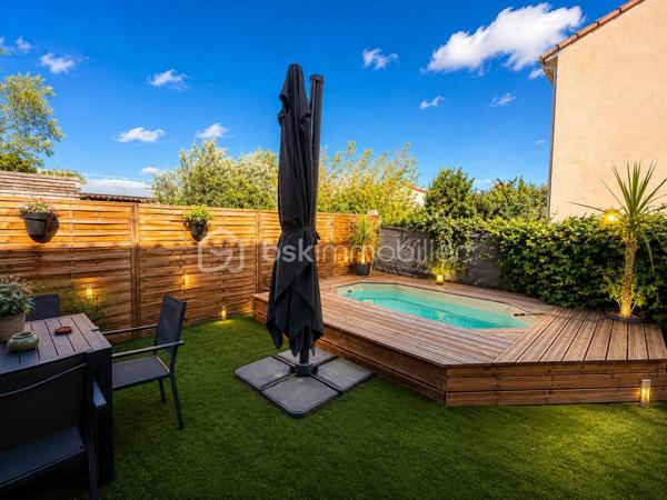🏡 À 2 min de Gignac – Villa moderne 70 m² avec jardin, garage et piscine  265 000 €

Vous cherchez une maison sans travaux, au calme et proche de toutes les commodités ? Cette jolie villa T4 située à Saint-André-de-Sangonis est faite pour vous !

✨ Vous allez aimer :
	•	70 m² habitables
	•	3 chambres lumineuses
	•	Belle pièce de vie avec cuisine ouverte équipée
	•	Jardin intime sans vis-à-vis
	•	Piscine hors-sol avec plage en bois
	•	Garage + 2 places de stationnement privatives
	•	DPE AA : excellente performance énergétique
	•	Aucun travaux à prévoir

📍 À seulement 2 minutes de Gignac et de l’A75, à proximité immédiate des commerces, écoles et services, cette maison offre un cadre de vie idéal pour une famille, un jeune couple ou un premier achat.

💙 Un bien clé en main où il ne vous reste plus qu’à poser vos valises !

📞 Une visite suffira à vous convaincre. Contactez-moi dès maintenant pour plus d’informations ou pour organiser une visite.

Prix : 265 000 €