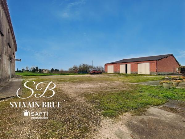 Propriété de 161m² avec 900m² de hangars et ateliers