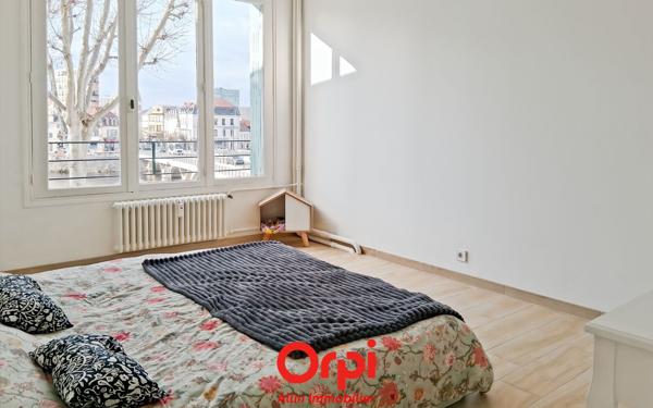Appartement à vendre    4 pièces • 93,24 m2 Montluçon