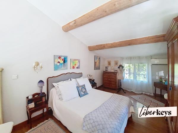 Propriété d’exception à Istres – Vue panoramique sur la colline & cadre zen