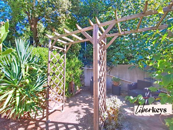 Propriété d’exception à Istres – Vue panoramique sur la colline & cadre zen