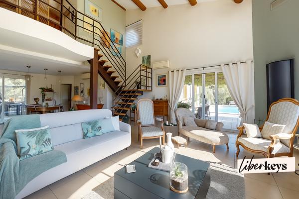 Propriété d’exception à Istres – Vue panoramique sur la colline & cadre zen