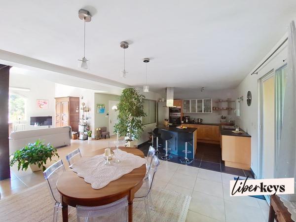 Propriété d’exception à Istres – Vue panoramique sur la colline & cadre zen