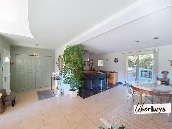 Propriété d’exception à Istres – Vue panoramique sur la colline & cadre zen