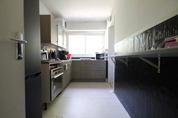 T3 Résidence standing avec piscine et tennis.