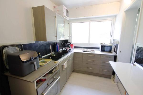 T3 Résidence standing avec piscine et tennis.