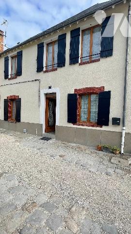 TOURY Centre ville maison de ville sans travaux de 2 chambres