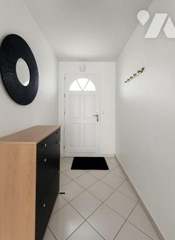 Maison de Plain-Pied Lumineuse avec 4 Chambres et Grand Jardin – Tiercé