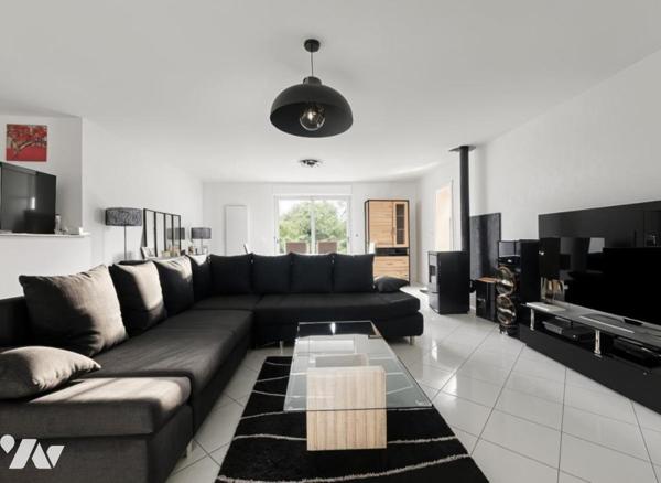 Maison de Plain-Pied Lumineuse avec 4 Chambres et Grand Jardin – Tiercé