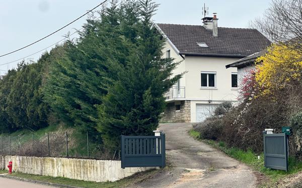 Maison à vendre    5 pièces •  Wassy