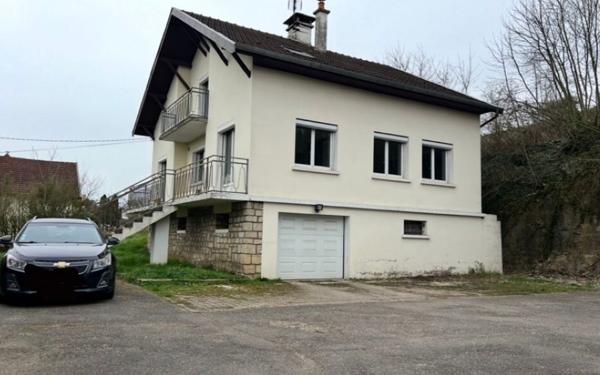 Maison à vendre    5 pièces •  Wassy