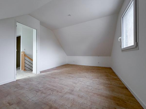 LES PONTS-DE-CÉ - Maison contemporaine neuve de 148 m² avec 5 chambres, jardin et parking !