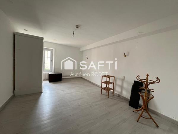 Bar/Restaurant + chambres d'hôtes a développer.