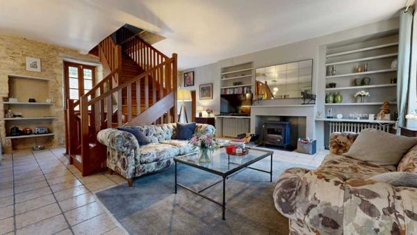 Maison ancienne - Le bugue EXCLUSIVITE LABEL PIERRES. Demeure périgordine rénovée avec piscine et jardin clos dans village avec commerces.