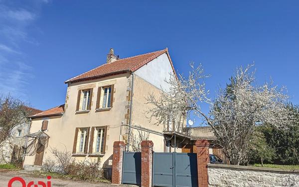 Maison à vendre    5 pièces •  Bézenet