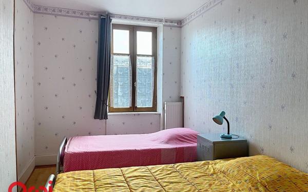 Maison à vendre    5 pièces •  Bézenet