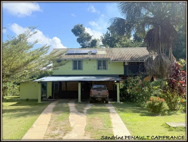 A VENDRE A KOUROU UNE CHARMANTE MAISON T5 EN BOIS DE 133 m² SUPERFICIE TERRAIN 9000 m² - AU PRIX DE 346 500 €.