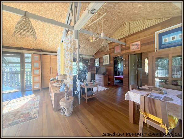 A VENDRE A KOUROU UNE CHARMANTE MAISON T5 EN BOIS DE 133 m² SUPERFICIE TERRAIN 9000 m² - AU PRIX DE 346 500 €.