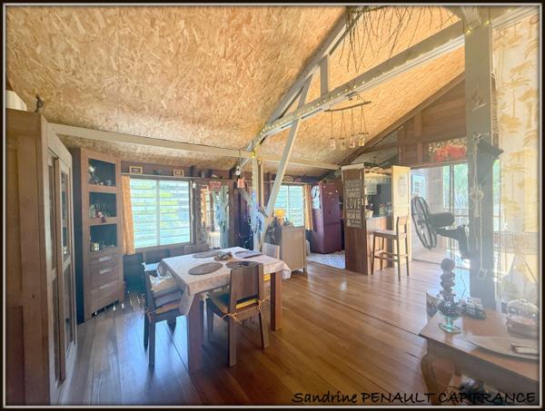 A VENDRE A KOUROU UNE CHARMANTE MAISON T5 EN BOIS DE 133 m² SUPERFICIE TERRAIN 9000 m² - AU PRIX DE 346 500 €.