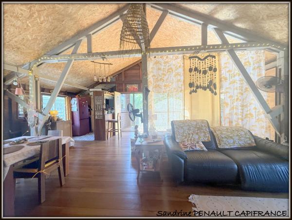 A VENDRE A KOUROU UNE CHARMANTE MAISON T5 EN BOIS DE 133 m² SUPERFICIE TERRAIN 9000 m² - AU PRIX DE 346 500 €.