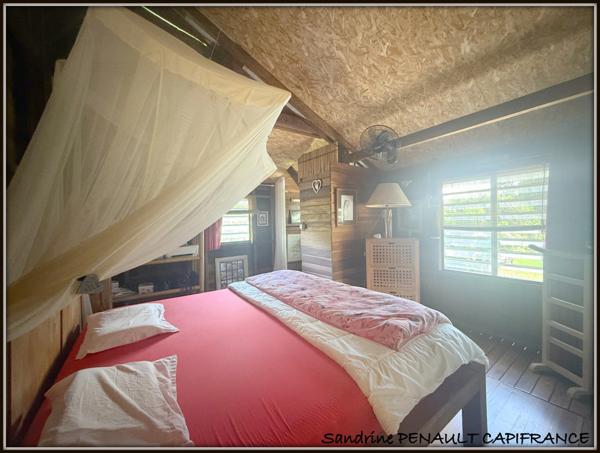 A VENDRE A KOUROU UNE CHARMANTE MAISON T5 EN BOIS DE 133 m² SUPERFICIE TERRAIN 9000 m² - AU PRIX DE 346 500 €.