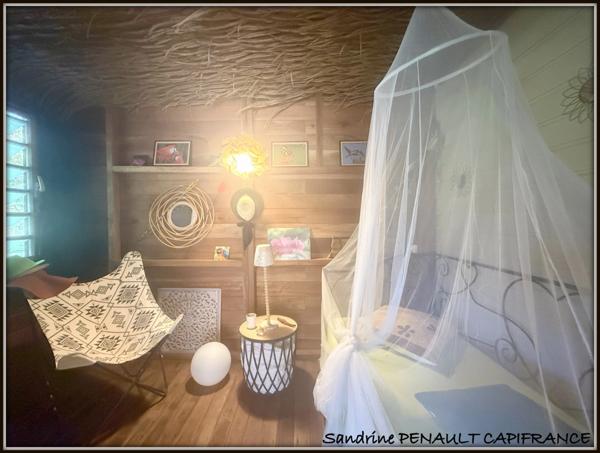 A VENDRE A KOUROU UNE CHARMANTE MAISON T5 EN BOIS DE 133 m² SUPERFICIE TERRAIN 9000 m² - AU PRIX DE 346 500 €.