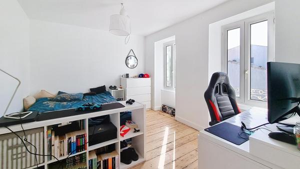Maison en pierre rénovée - 3 chambres et bureau - Jardin sans vis-à-vis.